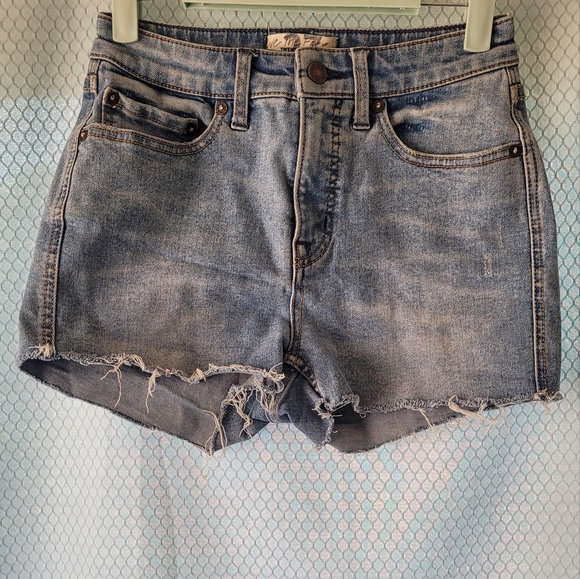 WE THE FREE CRVY Denim Shorts with Raw Hem Size 27 - Picture 2 of 5